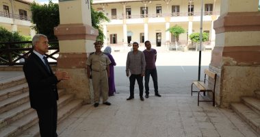 صور .. محافـظ المنوفية يتفقد محيط مدارس الثانوية العامة فى شبين الكوم 