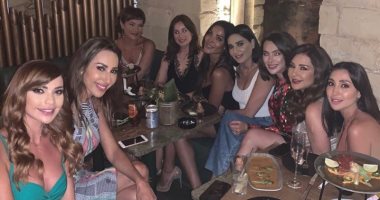 الصور بتنور.. كل نجمات الدراما اللبنانية فى جلسة واحدة..أعرف الحكاية