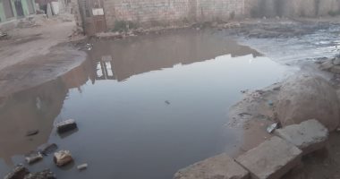 الصرف الصحى يغرق منطقة عرب الوالدة بحلوان منذ 4 أيام