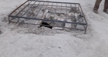 صور.. استبدال أغطية فتحات صهريج "ابن النبيه" الأثرى بالإسكندرية بأخرى حديد