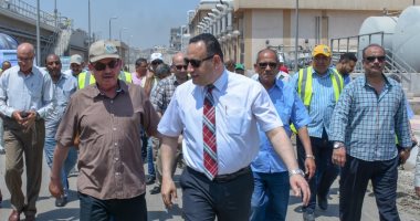 محافظ الإسكندرية يتفقد استعدادات شركة الصرف الصحى بمنطقة الاستاد(صور)