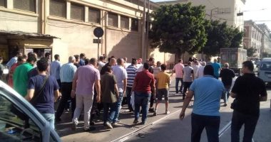 صور.. تشييع جثمان والدة الفنانة مروة ناجى بمسجد العمرى بالإسكندرية