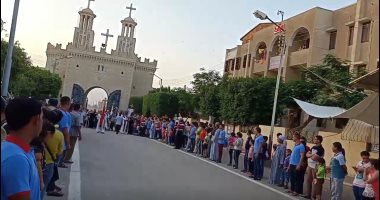 صور.. دير السيدة العذراء "المحرق" يحتفل بعيد حالة الحديد بأسيوط