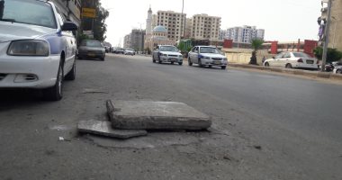 استجابة لـ"اليوم السابع"..وضع أغطية خرسانية للبلوعات بحى الضواحى ببورسعيد