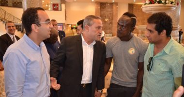 صور .. محافظ الإسماعيلية يلتقى ساديو مانى وبعثة السنغال 
