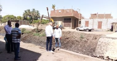 صور.. رئيس مدينة الطود : تغطية ترعة المعلا بطول 200 متر ورفع 20 طن مخلفات