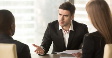 بهدوء ومن غير عصبية.. نصائح للتعامل مع الزملاء المثيرين للمشاكل