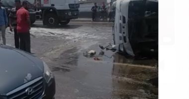 قارئ يشارك بصور لانقلاب سيارة صابون سائل أعلى الطريق الدائرى بالمرج