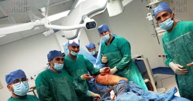 نجاح عملية تغيير مفصل فخذ كامل بآخر صناعى لمسن بمطروح