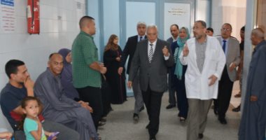 صور.. محافظ الدقهلية يوقف مدير مستشفى ميت غمر عن العمل ويحيله للتحقيق 