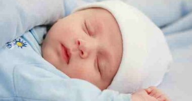 مش عارف ينام ودايماً قلقان.. أمور بسيطة هتساعدك على نوم طفلك بسرعة 