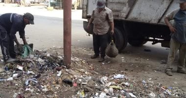 صور.. حملة لرفع الأتربة والقمامة بحى غرب المنصورة