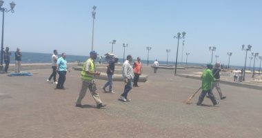 صور .. حملة مكبرة لإزالة الإشغالات على كورنيش الإسكندرية