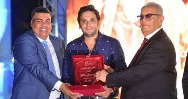 صور.. مصطفى خاطر يحتفى بتكريمه كأفضل ممثل كوميدى عن "طلقة حظ"
