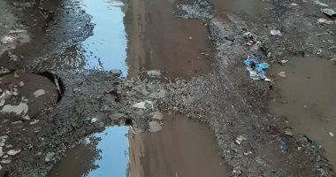 سكان شارع جرجس حنا بعين شمس الشرقية يشكون تراكم مياه الصرف الصحى