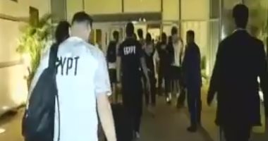 شاهد.. وصول المنتخب الوطنى لفندق الإقامة بعد التدريب فى الكلية الحربية
