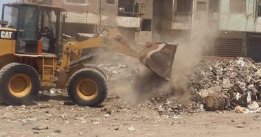 صور.. رفع 75 طن من مخلفات الهدم بمدخل حى الأشجار بالمنصورة 