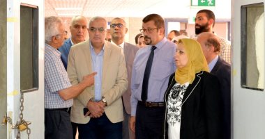 صور.. رئيس جامعة المنصورة يتفقد التشغيل التجريبى لوحدة زراعة النخاع
