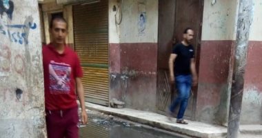 اضبط مخالفة.. مياه الصرف الصحى تحاصر منازل أهالى الأعصر بدمياط .. صور