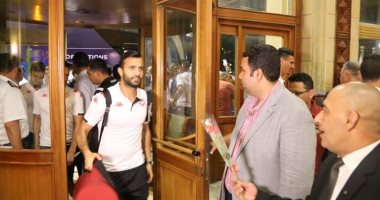 صور.. منتخب تونس يصل العين السخنة على أنغام السمسمية 