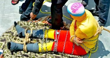 معرفش يفك السلاسل.. العثور على جثة ساحر هندى بعد فشل تحديه تحت الماء