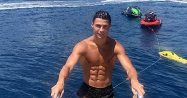 رونالدو يستمتع بعطلته الصيفية فى سواحل اليونان.. فيديو 