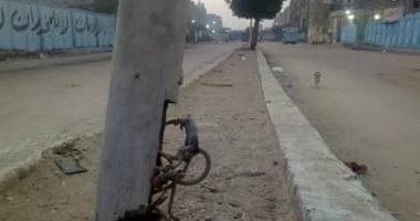صور.. اضبط مخالفة.. أسلاك عارية لأعمدة إنارة أمام مدرسة إسكو بشبرا الخيمة