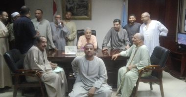 تشكيل  لجنة لتحديد قيمة إيجارات المحلات من أصول مدينه أسنا 