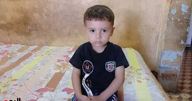 صور.. طفل لـ"محافظ سوهاج": "محتاج عملية توصيل أوتار علشان أحرك إيدى"