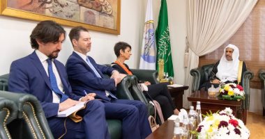 أمين عام رابطة العالم الإسلامى يستقبل مبعوثة الحكومة الإسبانية والسفير الإسباني