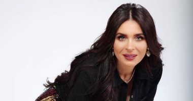 بالكوتشى والترتر .. "سيشن" تصوير جديد للفنانة دينا 
