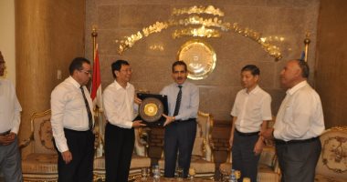صور.. رئيس جامعة قناة السويس يستقبل السفير الصينى الجديد