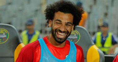 فيديو .. محمد صلاح يداعب أحمد على قبل انطلاق مران المنتخب