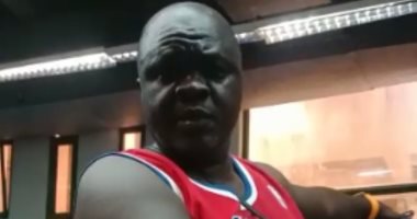 شوف بعيون سوبر كورة.. صحفى كينى "يغيظ" الزملكاوية بهذه الرقصة