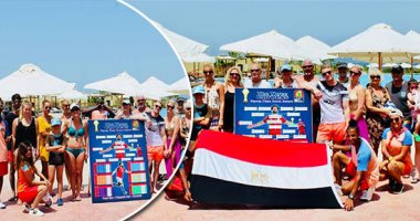 صور.. سائحو العالم يشاركون الجماهير مشاهدة مباريات أمم أفريقيا بالمدن السياحية.. المنتجعات تستعد بشاشات عرض ضخمة فى الصالات وعلى حمامات السباحة.. وتخاطب النزلاء: شاركونا الهتاف بمباراة الفراعنة وزيمبابوى