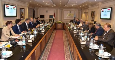العربية للتصنيع تبحث مع وفد مجرى التوسع فى إنتاج وسائل الإضاءة الموفرة للطاقة