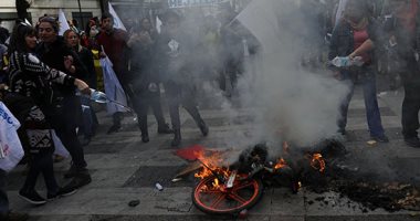 آلاف المعلمين يتظاهرون للمطالبة بتحسين أوضاعهم الاقتصادية فى تشيلى