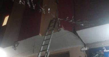 إخلاء برج سكنى من السكان لميله على مبنى آخر فى قليوب