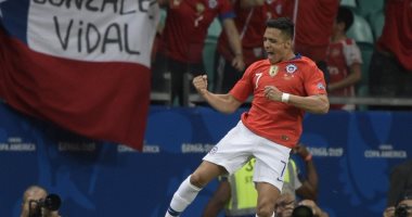بعد التألق فى كوبا أمريكا.. سانشيز يطالب بفرصة جديدة فى مانشستر يونايتد