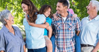 عشان تحافظى على علاقتك بيهم.. نصائح للتعامل مع أهل الزوج
