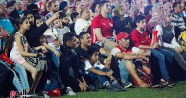 صور.. مصر فى الشارع بتشجع المنتخب.. وهدف تريزيجيه يشعل المقاهى
