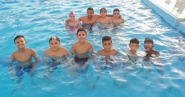 صور.. الشباب والرياضة بالأقصر تنظم دورات لتعليم الأطفال السباحة