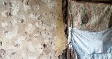 صور.. أسرة بالمنوفية مكونة 14 فردا تعيش فى حجرتين طوب لبن وتطلب بناء المنزل