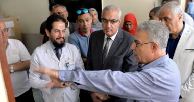 صور.. رئيس جامعة المنصورة يتفقد تطوير الوحدات بمستشفى الأطفال الجامعى 