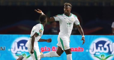 مباراة السنغال.. الحاج ضيوف يحتفل مع أسود التيرانجا بغرفة الملابس