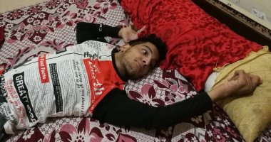 صور .. مأساة شاب بالغربية مصاب بشلل دماغى ويحتاج للسفر للخارج لعلاجه	