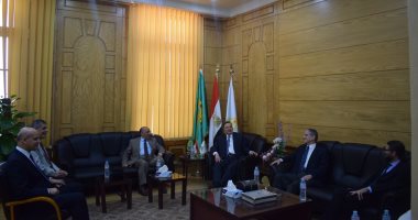 رئيس جامعة بنها يستقبل وفد مركز التميز فى الزراعة لوضع خطة التطوير