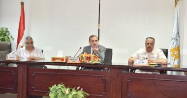 صور.. محافظ أسيوط : نستهدف 123 ألف أمى ضمن مبادرة "أسيوط بلا أمية"