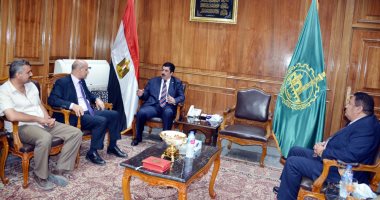 محافظ القليوبية يبحث إقامة ندوات توعوية للمزارعين للنهوض بمستوى الزراعة