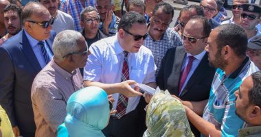صور.. محافظ الإسكندرية يوجه بتطوير الموقف الجديد بحى غرب 